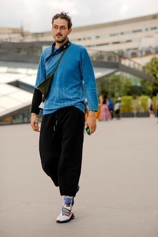 С чем носить оливковую сумку почтальона