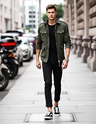 С чем носить оливковую куртку в стиле милитари мужчине