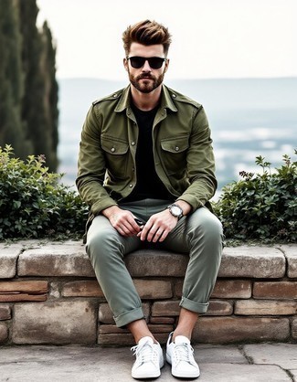 С чем носить оливковую куртку в стиле милитари мужчине