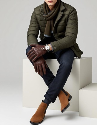 Как носить оливковую нейлоновую куртку-рубашку с темно-синими джинсами мужчине