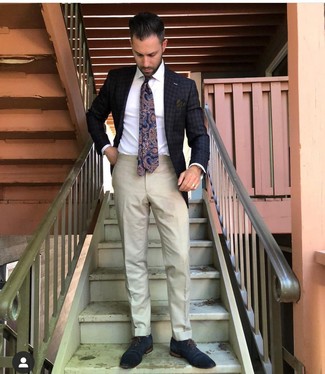 С чем носить оливковый нагрудный платок с "огурцами"