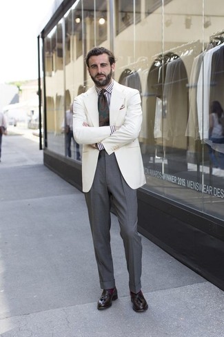 С чем носить оливковый галстук с "огурцами" мужчине