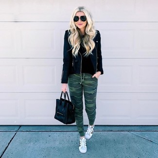 С чем носить оливковые брюки женщине