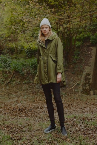 Какие слипоны носить с оливковой паркой женщине