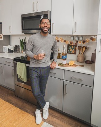 С чем носить оливковые брюки в шотландскую клетку мужчине