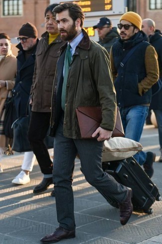 С чем носить оливковый галстук в горошек мужчине