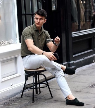 Какие мокасины носить с оливковой футболкой-поло мужчине