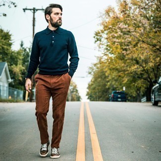 С чем носить оливковый свитер с воротником поло мужчине