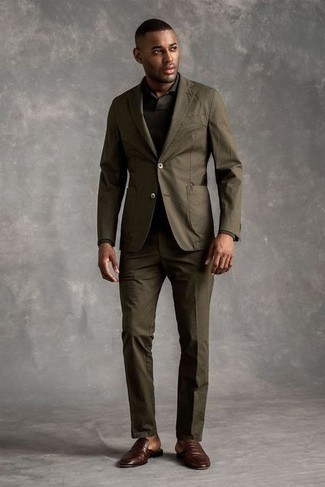 С чем носить оливковый свитер с воротником поло мужчине