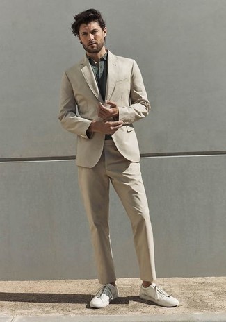 Какие костюмы носить с оливковой футболкой-поло