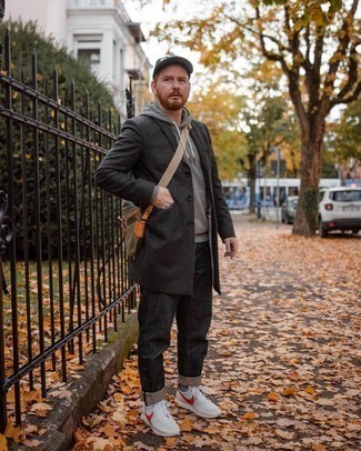 С чем носить оливковую бейсболку с принтом мужчине