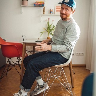 С чем носить оливковую бейсболку с принтом мужчине