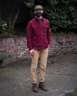 С чем носить оливковую бейсболку с принтом мужчине