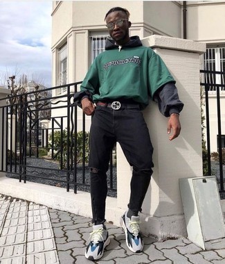 С чем носить оливковый худи с принтом мужчине