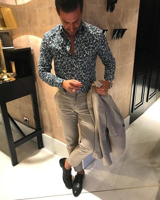 С чем носить оливковую рубашку с принтом мужчине
