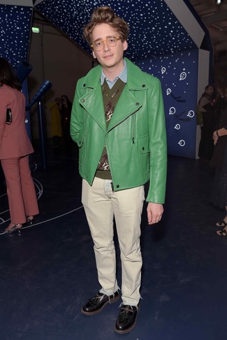 С чем носить оливковый свитер с принтом мужчине