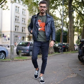 С чем носить оливковую футболку с принтом мужчине