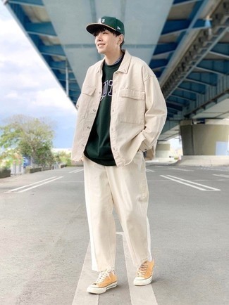 С чем носить оливковую футболку с принтом мужчине