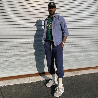 С чем носить оливковую футболку с принтом мужчине