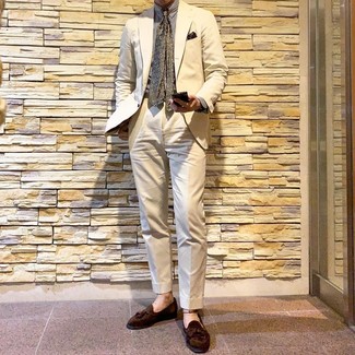 С чем носить оливковый галстук с принтом мужчине