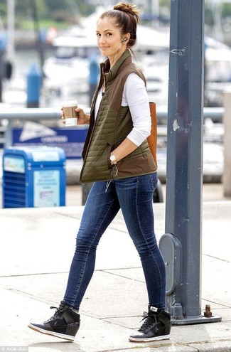 С чем носить оливковую стеганую куртку женщине