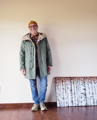 С чем носить оливковый дождевик мужчине