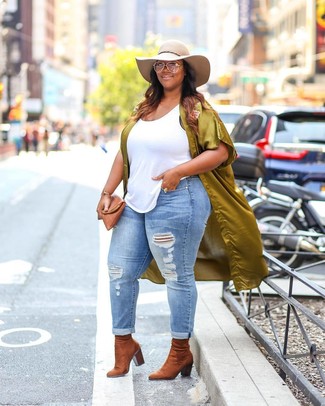 Как носить оливковое сатиновое пальто дастер с голубыми рваными джинсами женщине