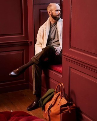 С чем носить оливковый шарф мужчине