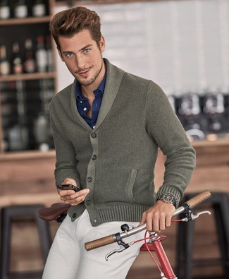 С чем носить оливковый кардиган с отложным воротником мужчине