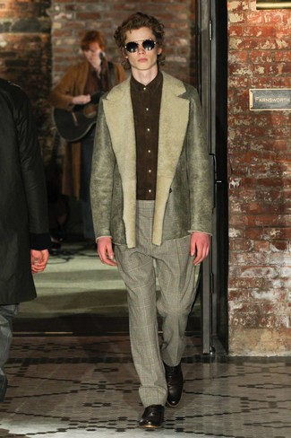 С чем носить оливковую короткую дубленку мужчине