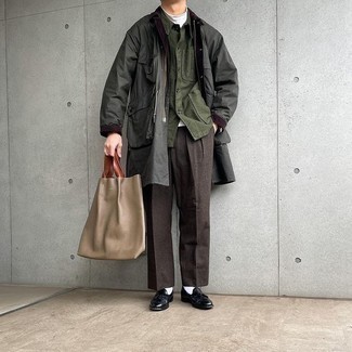 Какие лоферы носить с оливковой курткой-рубашкой мужчине