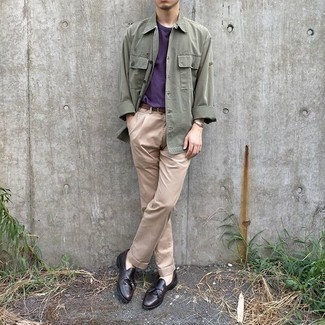 Какие лоферы носить с оливковой курткой-рубашкой мужчине