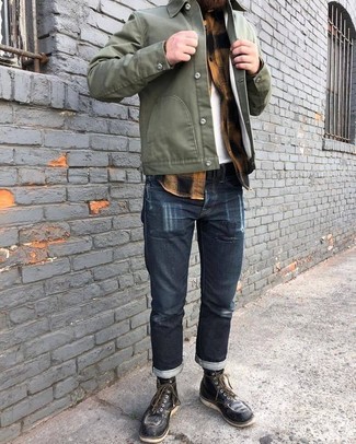 Какие рабочие ботинки носить с оливковой курткой-рубашкой мужчине