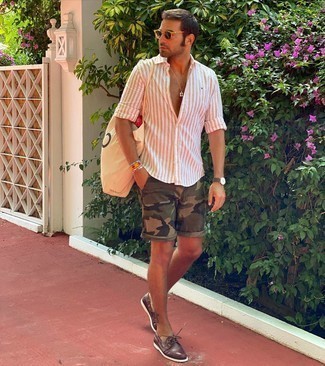 Какие топсайдеры носить с оливковыми шортами