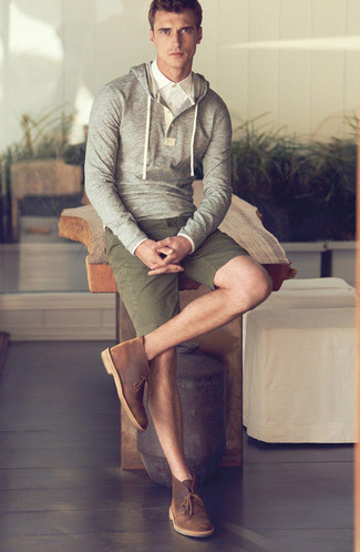 Какой худи носить с оливковыми шортами мужчине