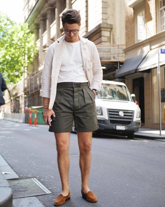 Какие лоферы носить с оливковыми шортами мужчине