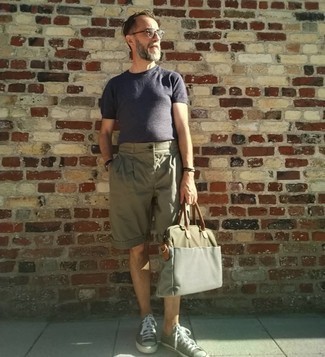 Какие низкие кеды носить с оливковыми шортами мужчине