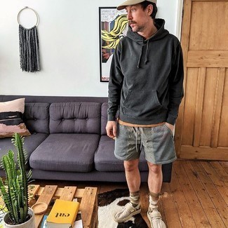 Какие слипоны носить с оливковыми шортами мужчине