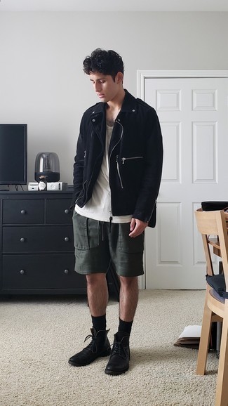 Как носить оливковые шорты с белой майкой мужчине