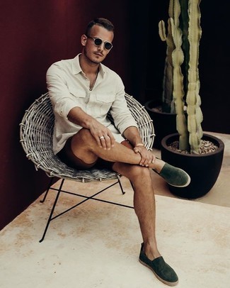 С чем носить оливковые слипоны мужчине