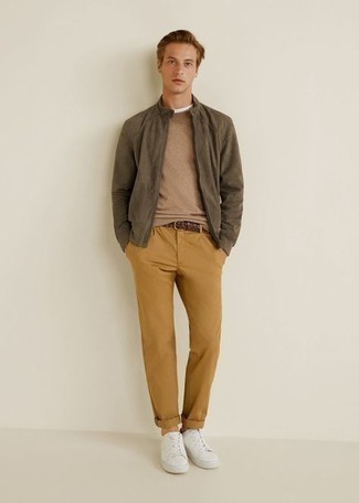 С чем носить оливковый замшевый бомбер мужчине