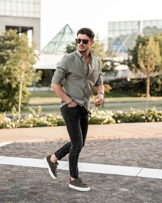 С чем носить оливковые замшевые низкие кеды мужчине