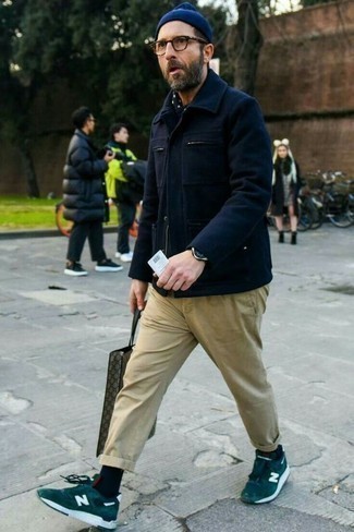 С чем носить оливковые замшевые кеды мужчине