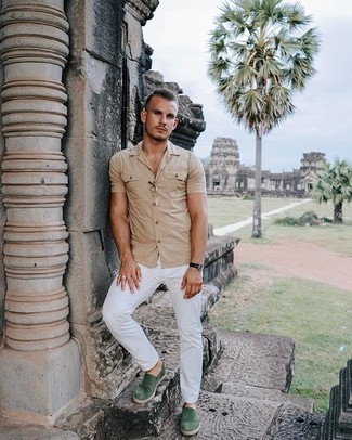 С чем носить оливковые замшевые кеды мужчине