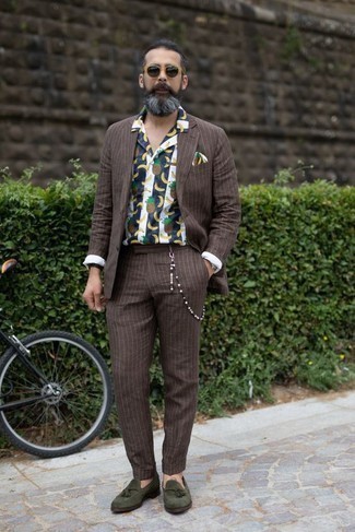 С чем носить оливковые замшевые лоферы с кисточками