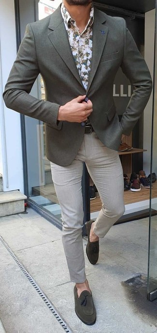 С чем носить оливковые замшевые лоферы с кисточками