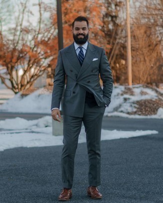 Какие броги носить с оливковым костюмом