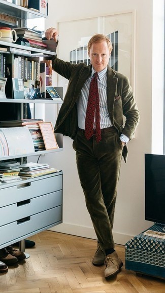 Какие ботинки дезерты носить с оливковым костюмом