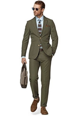 С чем носить оливковый костюм
