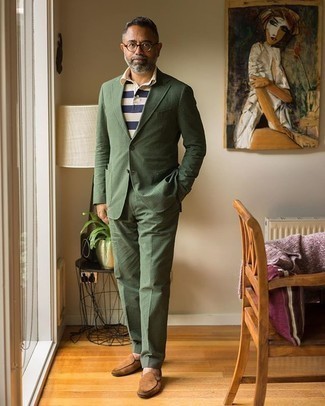 Какие лоферы носить с оливковым костюмом